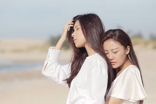 Ca sĩ Văn Mai Hương cũng chọn đề tài tình yêu đồng giới cho MV mới của mình.
