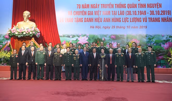 Các đại biểu dự Lễ Kỷ niệm chụp ảnh lưu niệm. Các đại biểu dự Lễ Kỷ niệm chụp ảnh lưu niệm.