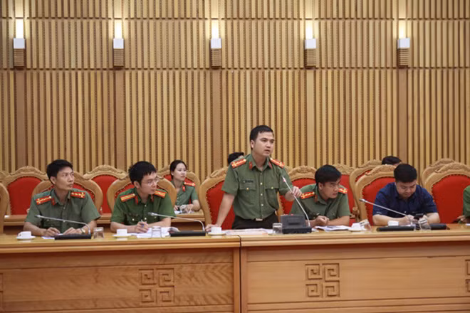 Đại úy Trần Quang Huy, Bí thư đoàn Cục Truyền thông CAND, đơn vị Cụm trưởng Cụm thi đua số 4 Đoàn Thanh niên Bộ Công an phát biểu tham luận
