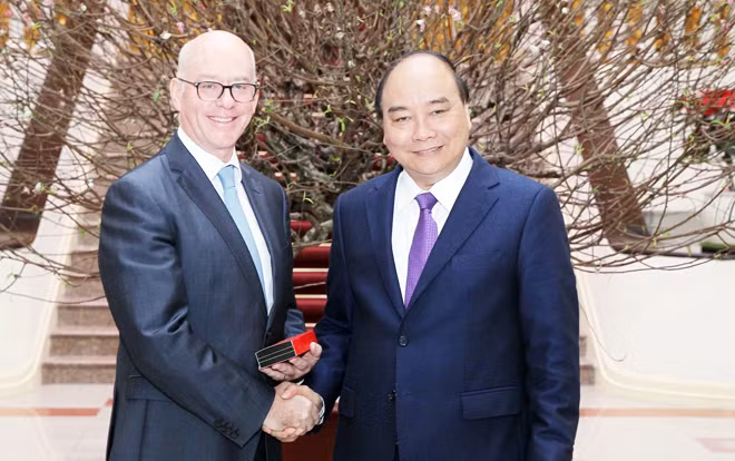 Thủ tướng Nguyễn Xuân Phúc tiếp ông Jonathan C. Dunn, Trưởng đại diện Quỹ Tiền tệ Quốc tế (IMF) tại Việt Nam đến chào nhân dịp kết thúc nhiệm kỳ công tác. Ảnh: TTXVN