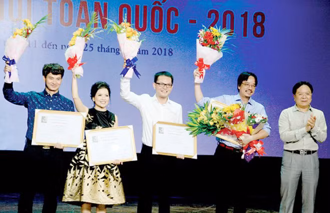 Sân khấu kịch nói Hà Nội đoạt 3 trong tổng số 4 Huy chương Vàng Liên hoan Sân khấu kịch nói toàn quốc tổ chức tại TP Hồ Chí Minh vào tháng 4-2018.