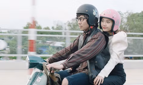 Hai diễn viên Ninh Dương Lan Ngọc và Trấn Thành trong "Cua lại vợ bầu". Hai diễn viên Ninh Dương Lan Ngọc và Trấn Thành trong "Cua lại vợ bầu".