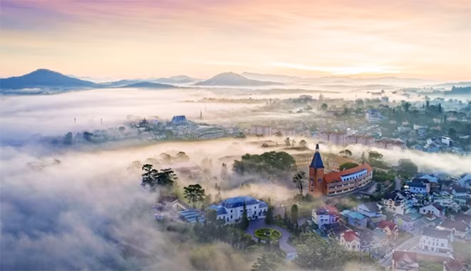 Bức "Lãng đãng sương giăng" của Trần Quang Anh.