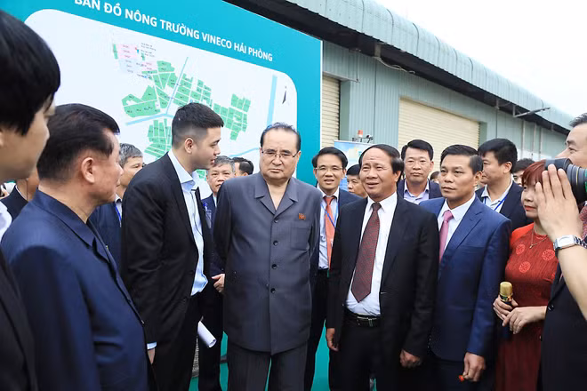 Phái đoàn Triều Tiên thăm quan khu nông nghiệp kỹ thuật cao - Vineco.