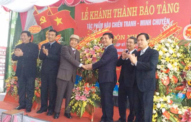 Lãnh đạo tỉnh Thái Bình dự Lễ khánh thành Bảo tàng tác phẩm hậu chiến tranh - Minh Chuyên tại thôn Thọ Lộc, xã Minh Khai, huyện Vũ Thư, tỉnh Thái Bình.
