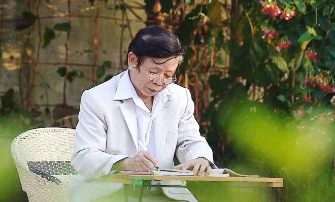 Nhà thơ Nguyễn Phan Hách.