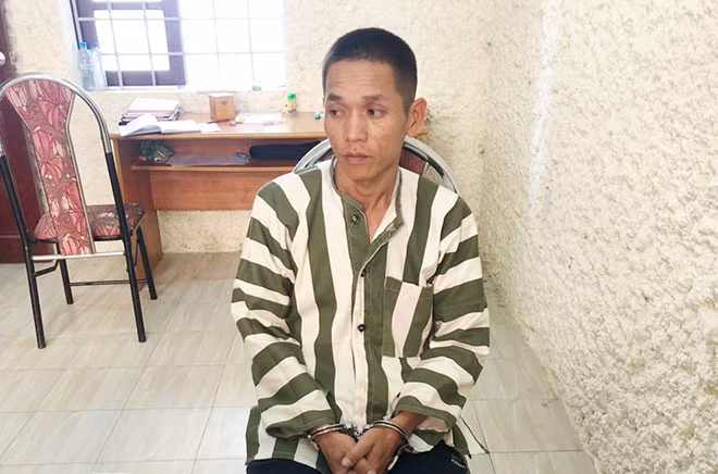Đào Văn Quảng cùng tang vật tại cơ quan Công an. Đào Văn Quảng cùng tang vật tại cơ quan Công an.