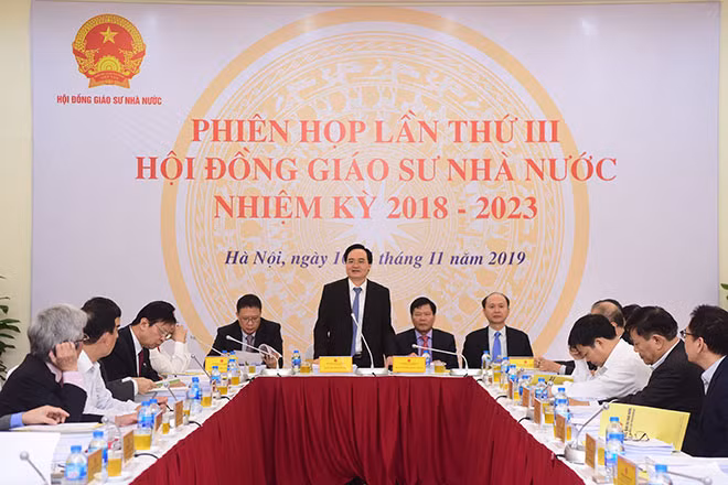 Bộ trưởng Bộ GD & ĐT Phùng Xuân Nhạ chủ trì phiên họp lần III để bỏ phiếu tín nhiệm đối với các ứng viên GS, PGS 2019.