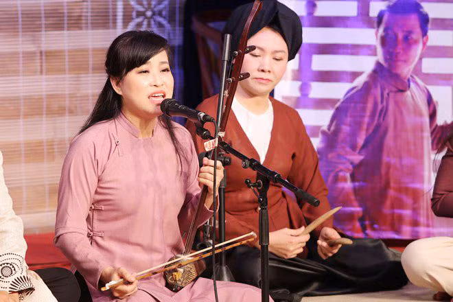 Một tiết mục biểu diễn của nghệ sĩ hát xẩm Mai Tuyết Hoa.