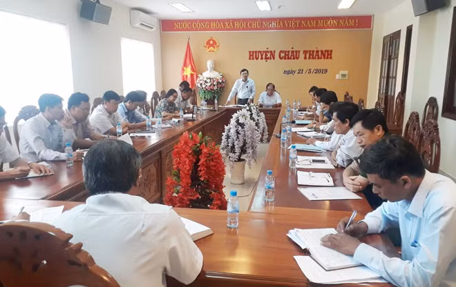 Đoàn kiểm tra của tỉnh làm việc với huyện Châu Thành về công tác phòng, chống dịch tả heo châu Phi.