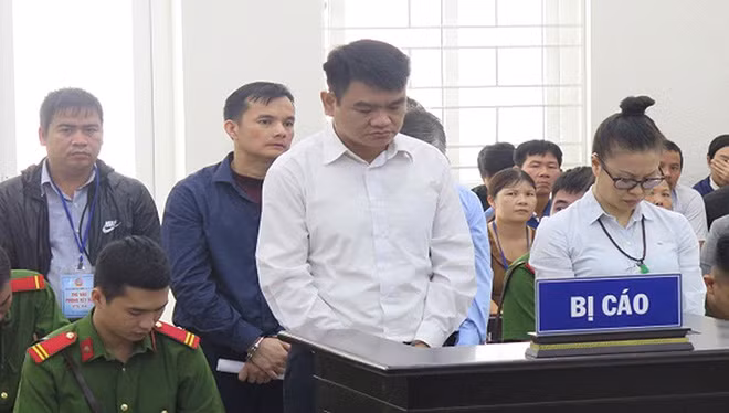 Các bị cáo tại phiên tòa.