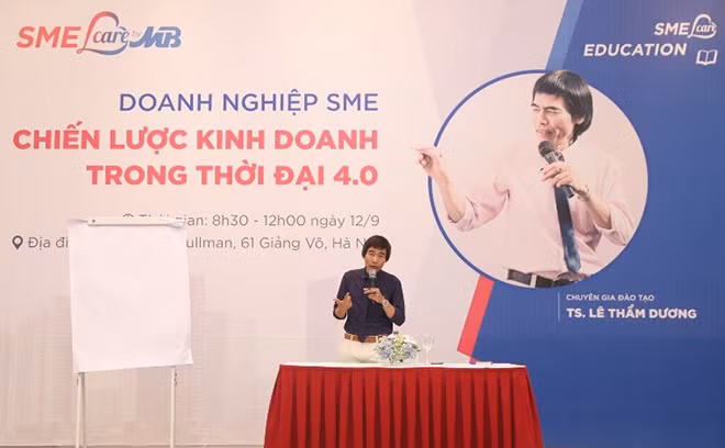 TS Lê Thẩm Dương nói về kỹ năng quản trị doanh nghiệp, các chiến lược kinh doanh phù hợp và hiệu quả trong kỷ nguyên cách mạng công nghiệp 4.0. TS Lê Thẩm Dương nói về kỹ năng quản trị doanh nghiệp, các chiến lược kinh doanh phù hợp và hiệu quả trong kỷ nguyên cách mạng công nghiệp 4.0.