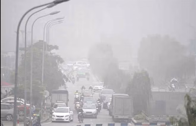Thành phố Hồ Chí Minh và Hà Nội là 2 khu vực bị cảnh báo về sự xâm nhập nghiêm trọng của bụi mịn.