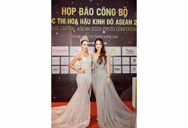 Á hậu Thụy Vân chụp ảnh lưu niệm với Hoa hậu Hoàn vũ Thái Lan 2012 tại buổi họp báo công bố cuộc thi Hoa hậu Kinh đô ASEAN 2020. Á hậu Thụy Vân chụp ảnh lưu niệm với Hoa hậu Hoàn vũ Thái Lan 2012 tại buổi họp báo công bố cuộc thi Hoa hậu Kinh đô ASEAN 2020.