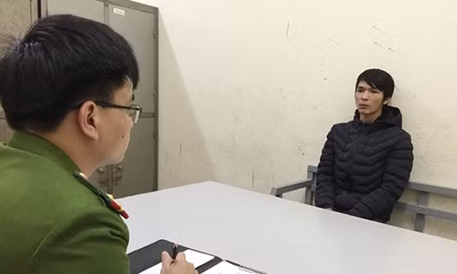 Níu kéo tình cảm không thành, mang lựu đạn tới gài cửa nhà bạn gái