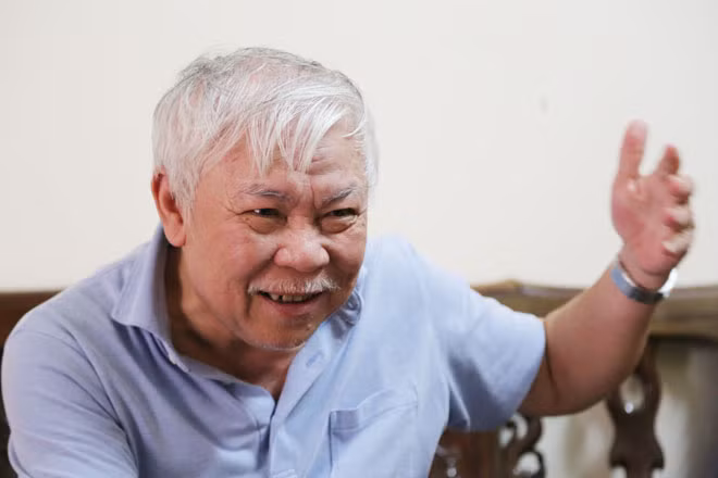 “Ở Trung Quốc, trong gần 3.000 năm lịch sử chứng kiến sự luân chuyển ngôi báu giữa các dòng họ một cách tất yếu, không cưỡng được. Nhà Tần là mô hình hoàng đế hiện thực, được thực thi đầu tiên trong lịch sử Trung Quốc. Vua Tần tự coi mình là hoàng đế đầu tiên nên mới tự xưng là Tần Thủy Hoàng. Thủy chính là cái đầu tiên. Từ đế chế đầu tiên tới các đế chế sau này, có thể nói, tham vọng của các đế chế phong kiến Trung Quốc là vô biên. Như một sự di truyền ý chí - di truyền xã hội, họ luôn có tham vọng bắt cả thế giới về chầu dưới thiên triều của họ và họ khát khao chinh phục, thống trị cả thế giới. Đấy cũng có thể coi là một đặc điểm trong tâm lý tộc người”. Giáo sư, Tiến sĩ Trần Ngọc Vương “Ở Trung Quốc, trong gần 3.000 năm lịch sử chứng kiến sự luân chuyển ngôi báu giữa các dòng họ một cách tất yếu, không cưỡng được. Nhà Tần là mô hình hoàng đế hiện thực, được thực thi đầu tiên trong lịch sử Trung Quốc. Vua Tần tự coi mình là hoàng đế đầu tiên nên mới tự xưng là Tần Thủy Hoàng. Thủy chính là cái đầu tiên. Từ đế chế đầu tiên tới các đế chế sau này, có thể nói, tham vọng của các đế chế phong kiến Trung Quốc là vô biên. Như một sự di truyền ý chí - di truyền xã hội, họ luôn có tham vọng bắt cả thế giới về chầu dưới thiên triều của họ và họ khát khao chinh phục, thống trị cả thế giới. Đấy cũng có thể coi là một đặc điểm trong tâm lý tộc người”. Giáo sư, Tiến sĩ Trần Ngọc Vương