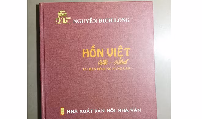 Bìa cuốn “Hồn Việt thi ảnh” của tác giả Nguyễn Địch Long. Bìa cuốn “Hồn Việt thi ảnh” của tác giả Nguyễn Địch Long. Bìa cuốn “Hồn Việt thi ảnh” của tác giả Nguyễn Địch Long. Bìa cuốn “Hồn Việt thi ảnh” của tác giả Nguyễn Địch Long.