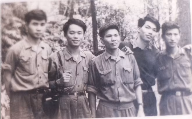 Thời tuổi trẻ của nhạc sĩ Trần Tiến.