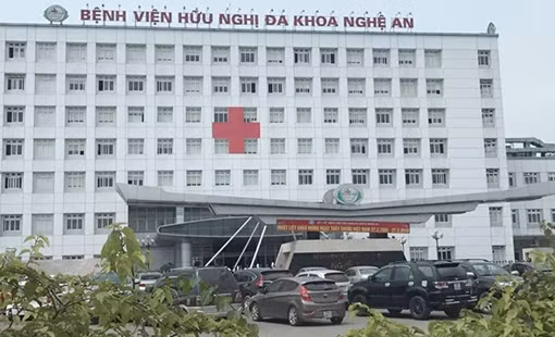 Khởi tố nhóm đối tượng hành hung bác sĩ