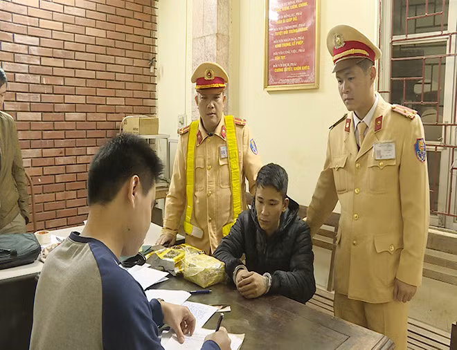 Đối tượng Nguyễn Tài Hải tại cơ quan điều tra. Đối tượng Nguyễn Tài Hải tại cơ quan điều tra.