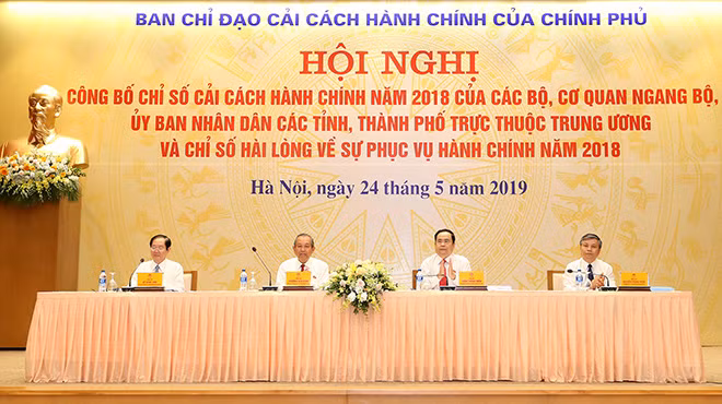 Phó Thủ tướng Thường trực Trương Hoà Bình và các thành viên Ban Chỉ đạo Cải cách hành chính.