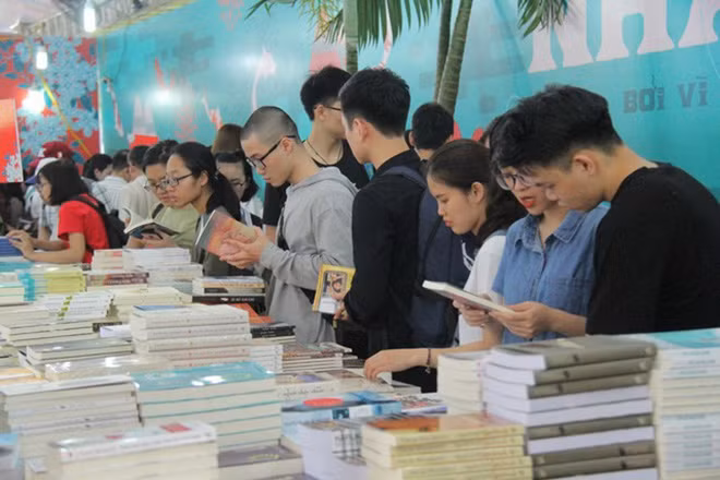 Ngày Sách Việt Nam lần thứ 6 thu hút sự tham gia và hưởng ứng của đông đảo người dân.
