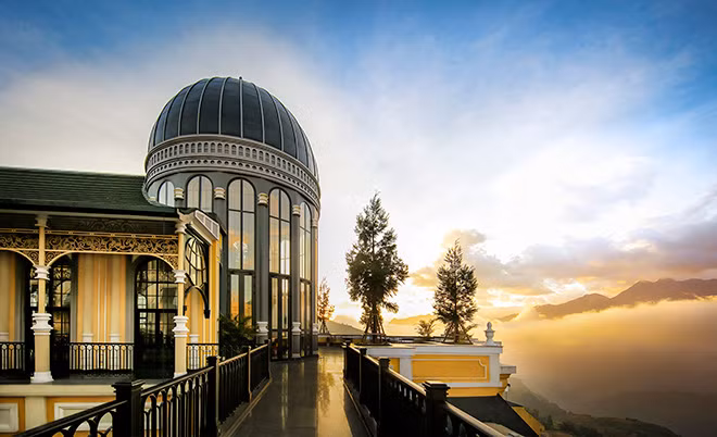 Khách sạn 5 sao Hotel de la Coupole - MGallery by Sofitel nổi bật giữa mây trời Sa Pa