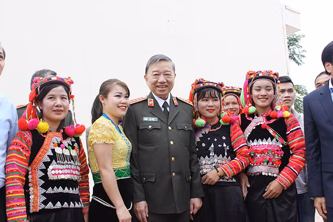 Bộ trưởng Tô Lâm tham dự Ngày Hội toàn dân đoàn kết tại xã Mường Nhé.