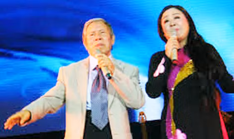 Hai ca sĩ Thu Hiền và Kiều Hưng - cặp song ca thể hiện bài "Tình ca Tây Bắc" được đông đảo người nghe đánh giá hay nhất cho tới nay.
