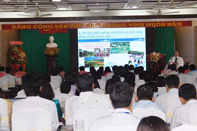 Toàn cảnh buổi Hội thào sáng 2-11-2019.