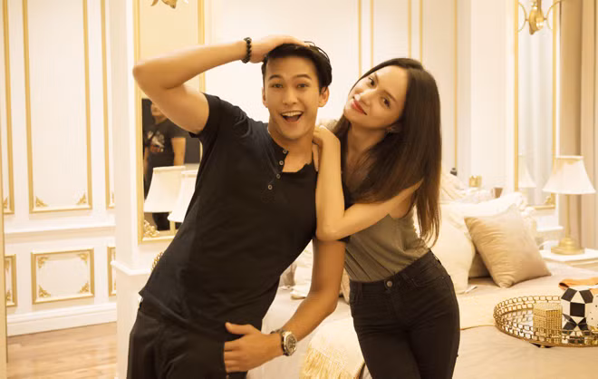 Hương Giang Idol và Philip Thiroj - quán quân "The Face Men Thailand" mùa đầu tiên trong hậu trường sản xuất MV "Em đã thấy anh cùng người ấy".