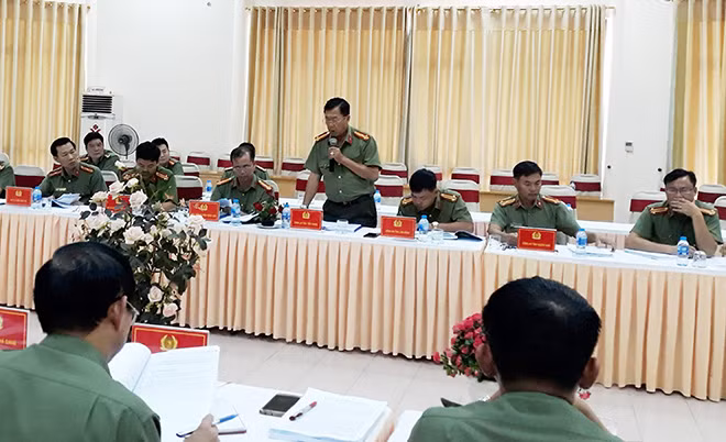 Đại biểu thảo luận về công tác thể dục, thể thao trong lực lượng CAND. Đại biểu thảo luận về công tác thể dục, thể thao trong lực lượng CAND.