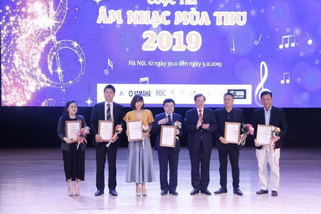 Hình ảnh tại lễ trao giải cuộc thi “Âm nhạc mùa thu 2019”.