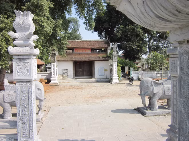 Đền thờ Hai Bà Trưng ở Hát Môn.