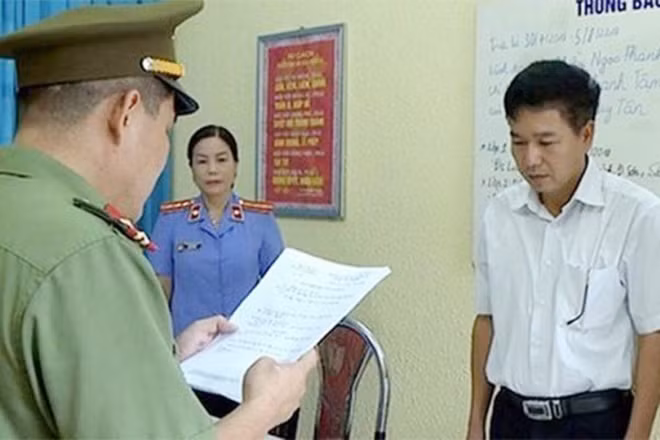 Cơ quan điều tra công bố quyết định khởi tố bị can Trần Xuân Yến, nguyên Phó Giám đốc Sở GD&ĐT tỉnh Sơn La.