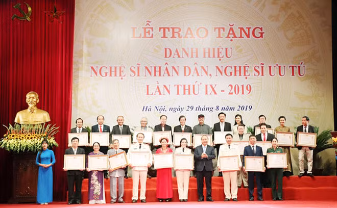 Một số nghệ sĩ được trao tặng danh hiệu NSND, NSƯT lần thứ IX - năm 2019. Một số nghệ sĩ được trao tặng danh hiệu NSND, NSƯT lần thứ IX - năm 2019.
