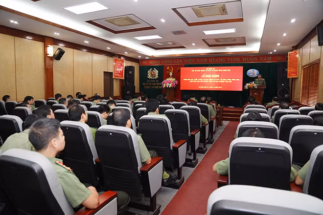 Các học viên tham dự Lễ khai giảng khóa đào tạo.