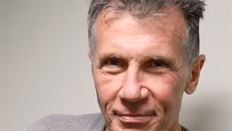 Chân dung nhà văn Michael Cunningham.