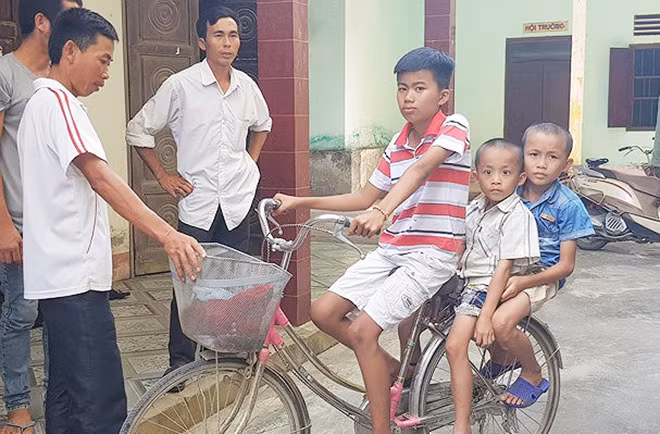Xe đạp là phương tiện của ba cháu bị lạc Xe đạp là phương tiện của ba cháu bị lạc