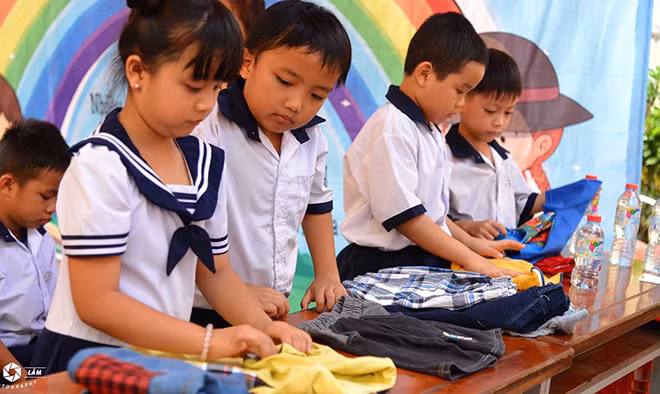 Trẻ tham gia học khoá kỹ năng sống tại một trung tâm đào tạo.