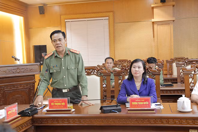 Đại tá Võ Trọng Hải, Giám đốc Công an tỉnh phát biểu tại buổi làm việc.
