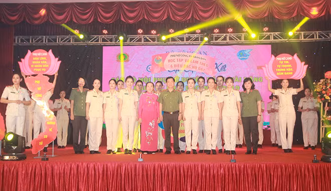 Đại biểu cùng các thí sinh tham gia Hội thi.