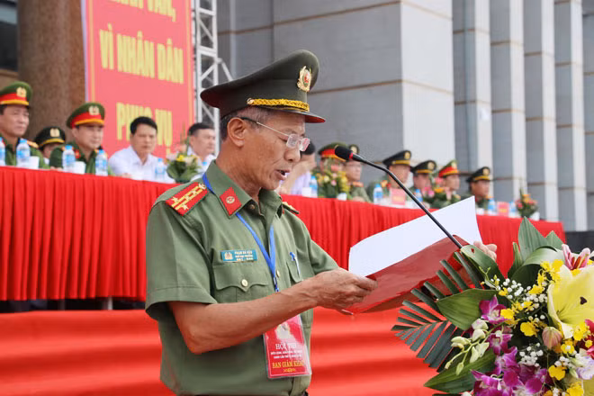 Đại tá Phạm Bá Hậu - Phó Cục trưởng Cục Công tác đảng và công tác chính trị Bộ Công an phát biểu tại buổi khai mạc hội thi.