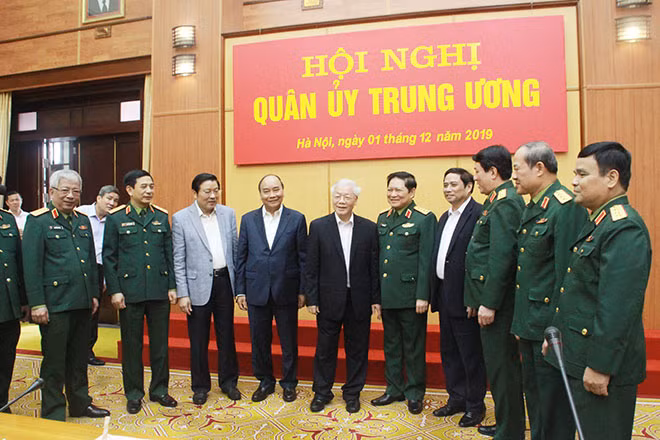 Các đại biểu trao đổi tại Hội nghị.