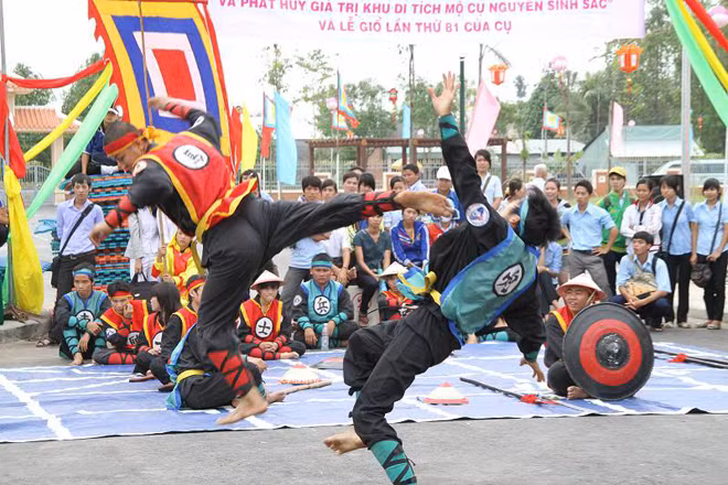 Một màn biểu diễn trong hội thi cờ người vào dịp Tết Nguyên đán. Một màn biểu diễn trong hội thi cờ người vào dịp Tết Nguyên đán.