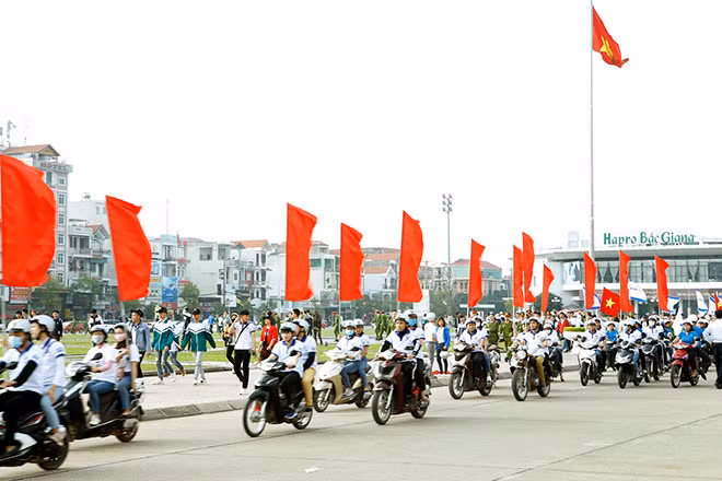 Diễu hành ủng hộ phòng chống HIV/AIDS