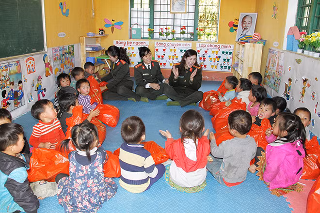 Giao lưu văn nghệ và dậy kỹ năng cho các bé Giao lưu văn nghệ và dậy kỹ năng cho các bé