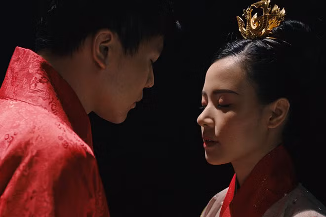 "Nhân duyên: Người yêu tiền kiếp" của đạo diễn Luk Vân chết yểu vì kịch bản lỏng lẻo. "Nhân duyên: Người yêu tiền kiếp" của đạo diễn Luk Vân chết yểu vì kịch bản lỏng lẻo.