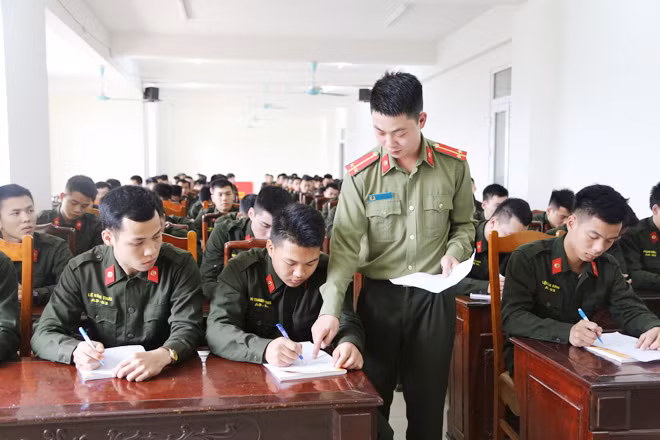 Công an Hà Nam chủ động tập huấn cho đội ngũ điều tra viên đảm bảo công tác điều tra dân số thành công.