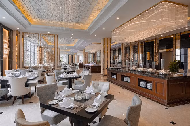 Nhà hàng Bạch Đằng với 215 chỗ ngồi, phục vụ buffet sáng và set menu bữa trưa, tối Nhà hàng Bạch Đằng với 215 chỗ ngồi, phục vụ buffet sáng và set menu bữa trưa, tối